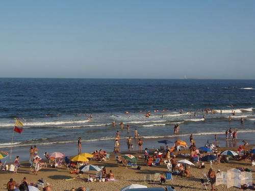 Imagen 11 de 30 de Frente A La Playa