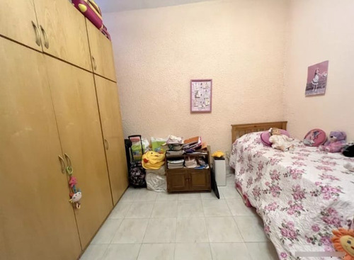 Oportunidad! Vendo Impecable Casa De 2 Dormitorios, Fondo Y Cochera, Ubicada En La Mejor Zona De Buceo, Acepta Banco.