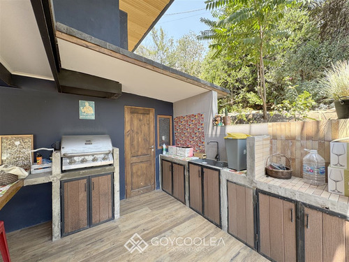 Casa En Venta De 3 Dorm. En Lo Barnechea