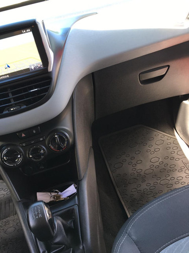 Peugeot 208 1.5 Allure Touchscreen 2016
