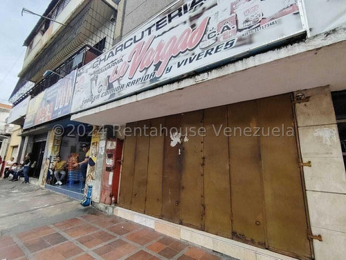 Carlos Colmenarez Alquila Local Comercial En Una De Las Zonas Con Mayor Trafico Vehicular Y Peatonal Consta De 40m Cuadrados Un Baño Y Todos Los Servicios Ideal Para El Desarrollo De Cualquier Activid