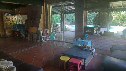 Venta- Casa Enorme Con Jardín Y Pileta, Hurlingham