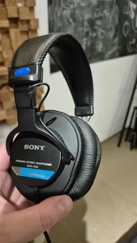 Fone de ouvido over-ear Sony Professional MDR-7506 preto