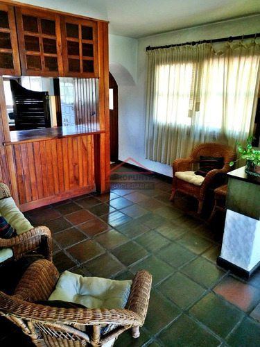 Hermosa Casa A Pasos De La Playa- Ref: 5164