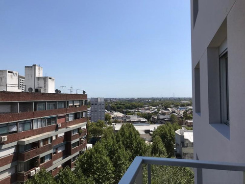 Apartamento 3 Dormitorios ,sobre Principal Avenida