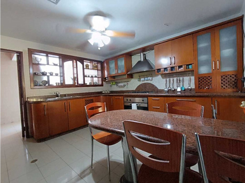 Casa En Venta En La Urb. Las Chimeneas Pe-8370419