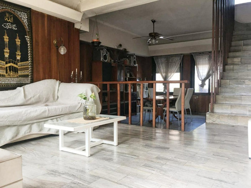 Casa En Venta - 5 Dormitorios 2 Baños - Cochera - Morón