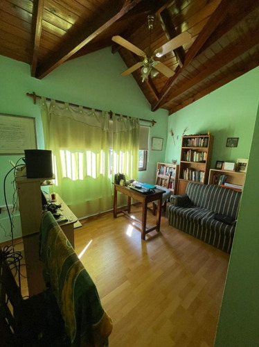 Imagen 10 de 21 de Casa En Venta De 4 Ambientes Con Cochera Y Jardín En Adrogué