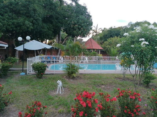 Imagen 3 de 13 de Hermosa Casaquinta, Amplia, Independiente, Piscina Grande