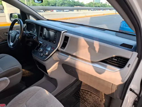 Toyota Sienna 3.5 Le At
