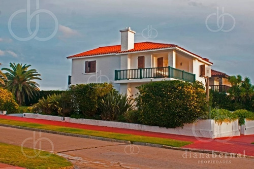 Imagen 2 de 12 de Casa En Península Punta Del Este, 6 Dormitorios, Jardín Y Piscina.- Ref: 890