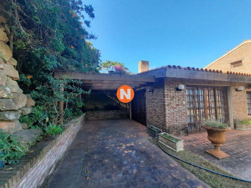 Casa En Venta, Mansa, Punta Del Este, 4 Dormitorios.- Ref: 210001