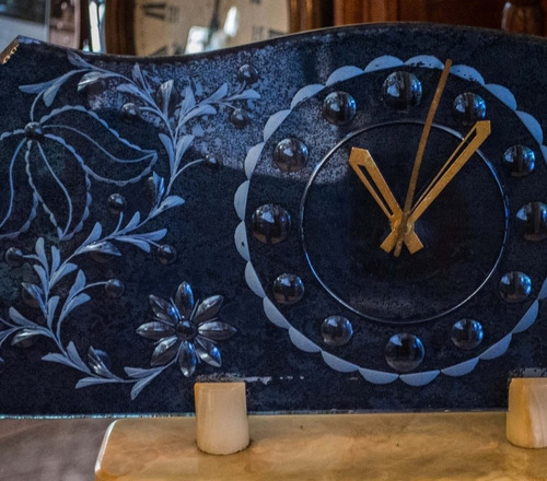 Imagen 2 de 4 de Antiguo Reloj De Mesa Cristal Azul. 7o 0581