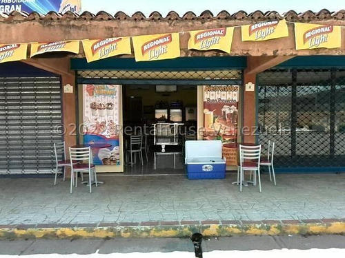 Estupendo Local Comercial En Higuerote / Acepta Vehículo Como Parte De Pago