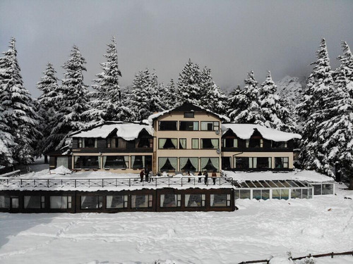 Imagen 8 de 13 de Cabañas Y Hosteria Bariloche / Frente Al Lago Gutierrez