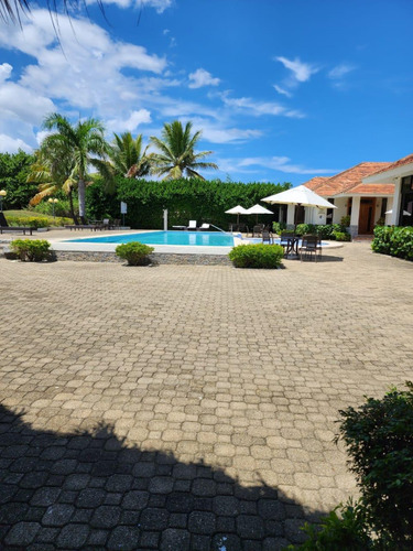 Vendo Hermoso Terreno De Aproximada 1,260 Metros Cuadrado A 300 Metros De La Playa Ubicado En El Proyecto Turístico Costambar, Puerto Plata República Dominicana