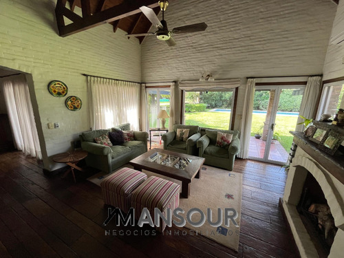 Chalet Sobre Lote De 1550m2 En Esquina Country San Diego