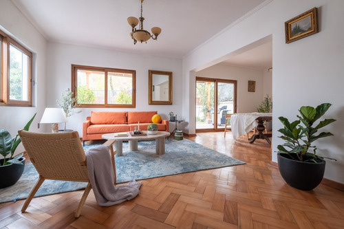 Casa Con 527 M2 De Terreno, Remodelada, Piscina, 5 Dorm.