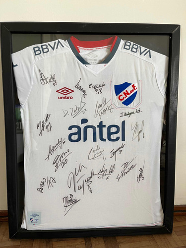 Camiseta Club Nacional De Fútbol Firmada  Plantel Campeón 22