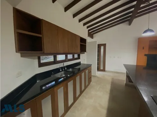 ¡tu Nuevo Hogar Te Espera En El Retiro!(mls#253785)
