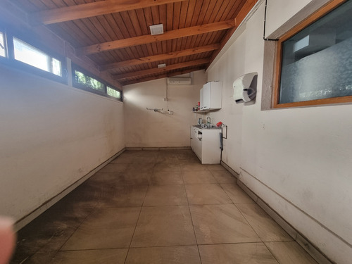 Casa En Excelente Ubicación, Apta Para Oficina Con Trifásica