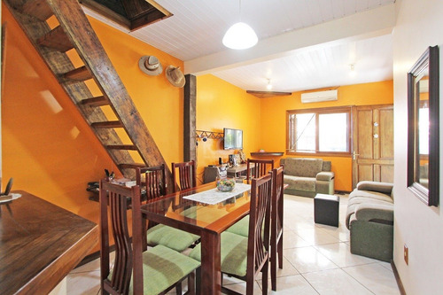 Casa Em Hípica Com 3 Dormitórios - Ot7112
