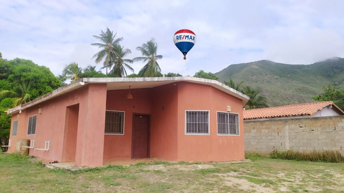 Re/max 2mil Vende Casa En Atamo Norte