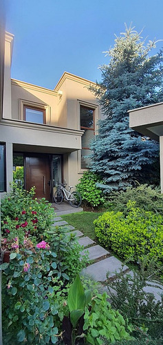 Estupenda Casa Mediterranea En Condominio