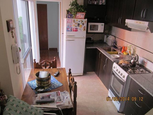 Imagen 1 de 28 de Casa Con Lote Interno- Lanús Oeste
