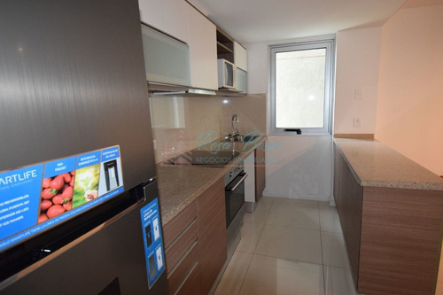 Imagen 9 de 30 de Apartamento De Categoría Con Vista Hacia La Mansa En Todos Sus Hambientes!! - Punta Del Este Roosevelt