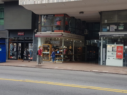 Venta Local Comercial En 18 De Julio Y Yi. Con Renta