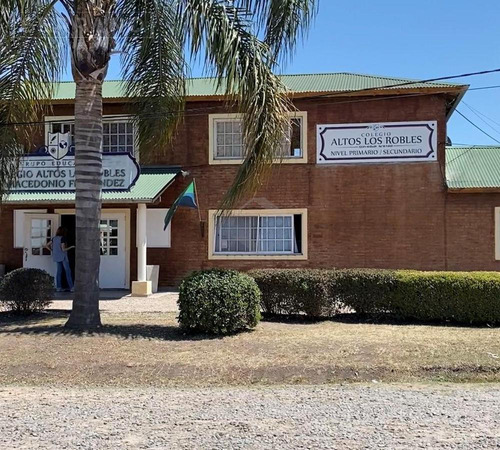 Venta Casa 3 Amb Con Piscina En Barrio Parque Sakura, Exaltacion De La Cruz Limite Con Pilar.