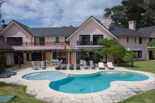 Casa En Golf, 6 Dormitorios *- Ref: 6099