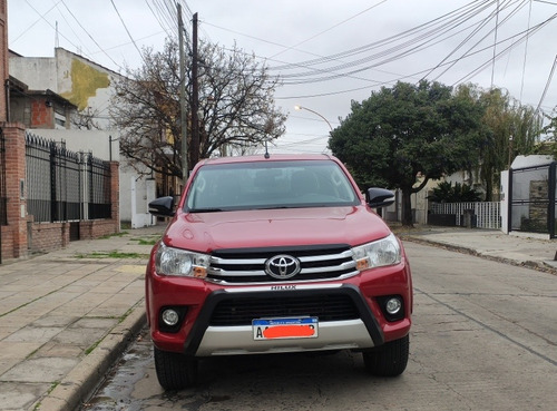 Imagen 2 de 11 de Toyota Hilux 2.8 Cd Srv 177cv 4x4 2016