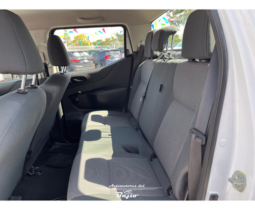 Nissan NP300 T/M DOBLE CABINA S AC PAQ SEG 6VEL