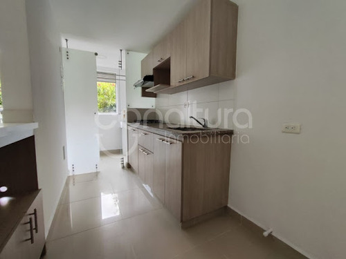 Apartamento En Arriendo El Carmelo 472-4986