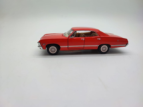 Carro Colección Escala 1.43 Chevrolet Impala 1967 Rojo 