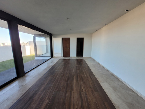 Imagen 4 de 24 de Vista Al Hoyo 3 Y La Ciudad Con Cuarto De Juegos