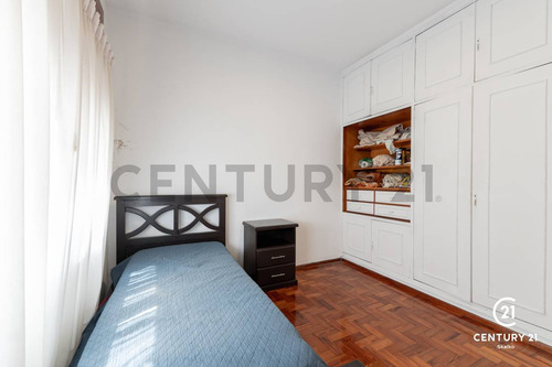 Venta Casa 3 Plantas 5 Dormitorio Cochera Quincho Terraza Jacuzzi. Abasto, Rosario