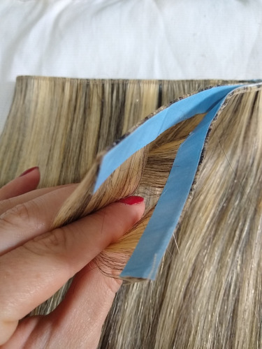 Imagem 2 de 3 de Cabelo Humano Loiro Fita Adesiva Inteira 50g 55cm Mega Hair