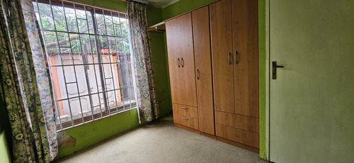 Casa Paradero 12. 3 Dormitorios, 1 Baño, Estacionamientos.