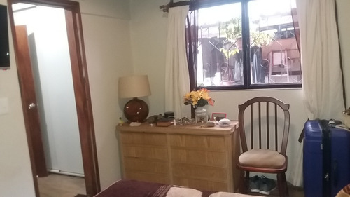 Atención Inversionistas!!! 2 Apartamentos En Un Mismo Padron, 1, De 2 Dormitorios, Li./com, Coc. C/oficce Y Baño. Otro; Liv/com, 1 Dorm, Kitchenette, Baño Y Lindo Patio!!! Documentacion En Regla