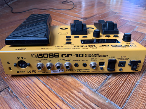 Pedalera Boss Gp 10 Procesador Multiefectos Con Microfono