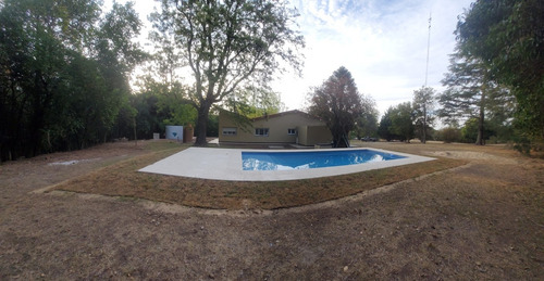 Imagen 2 de 11 de Casa Quinta En Hermoso Lugar, Bosque Propio 8 Hectareas, Zona Rural, Camino Asfaltado, Seguridad Priv. A 500mts Del Río. Se Puede Alquilar Por 15ena O Mes Durante El Verano. Cómodo Para 8 Personas.