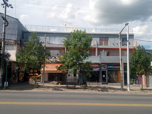 Imagen 2 de 8 de Local Comercial En La Falda