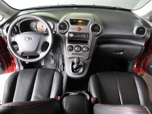 Kia Carens RONDO LX 2.0 MT 4X2 7 PSJ