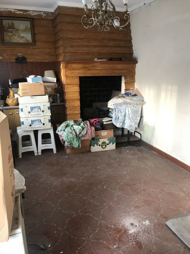 Importante Propiedad Emplazada En Lote De 380 Mts2