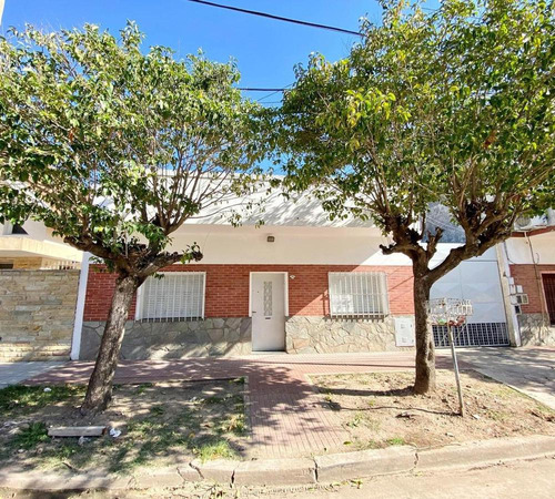 Casa Con Gran Galpón  En Venta En Monte Chingolo, Lanús, G.b.a. Zona Sur