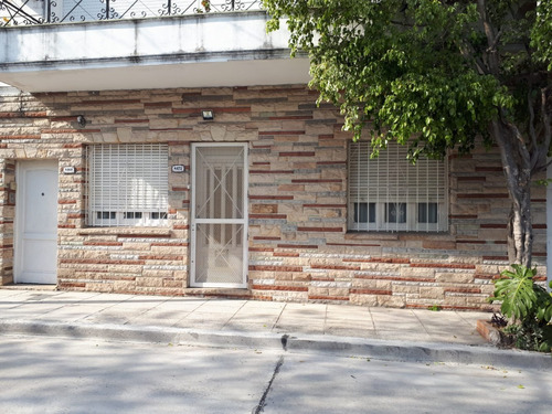 Villa Devoto, P. H. Frente De Tres Ambientes Con Patio