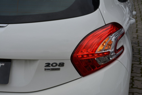 Peugeot 208 1.6 16v Active Pack Flex Aut. 5p